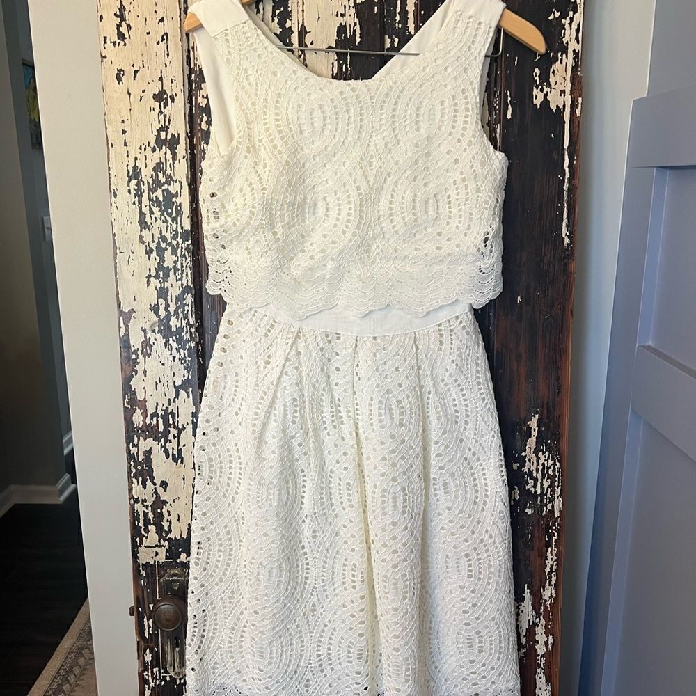 Antonio Melani women’s white lace dress.  Size 6. Beautifully Feminine.